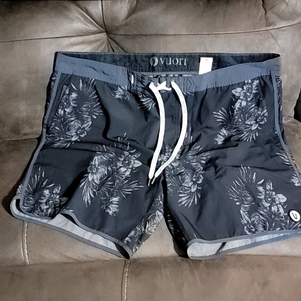 Vuori Broad Shorts, Size 38, Color Black